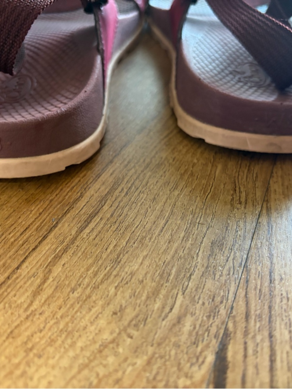 Chaco Lowdown Sandal Strappy Outdoor in Burgundy size 8 - Picture 8 of 9